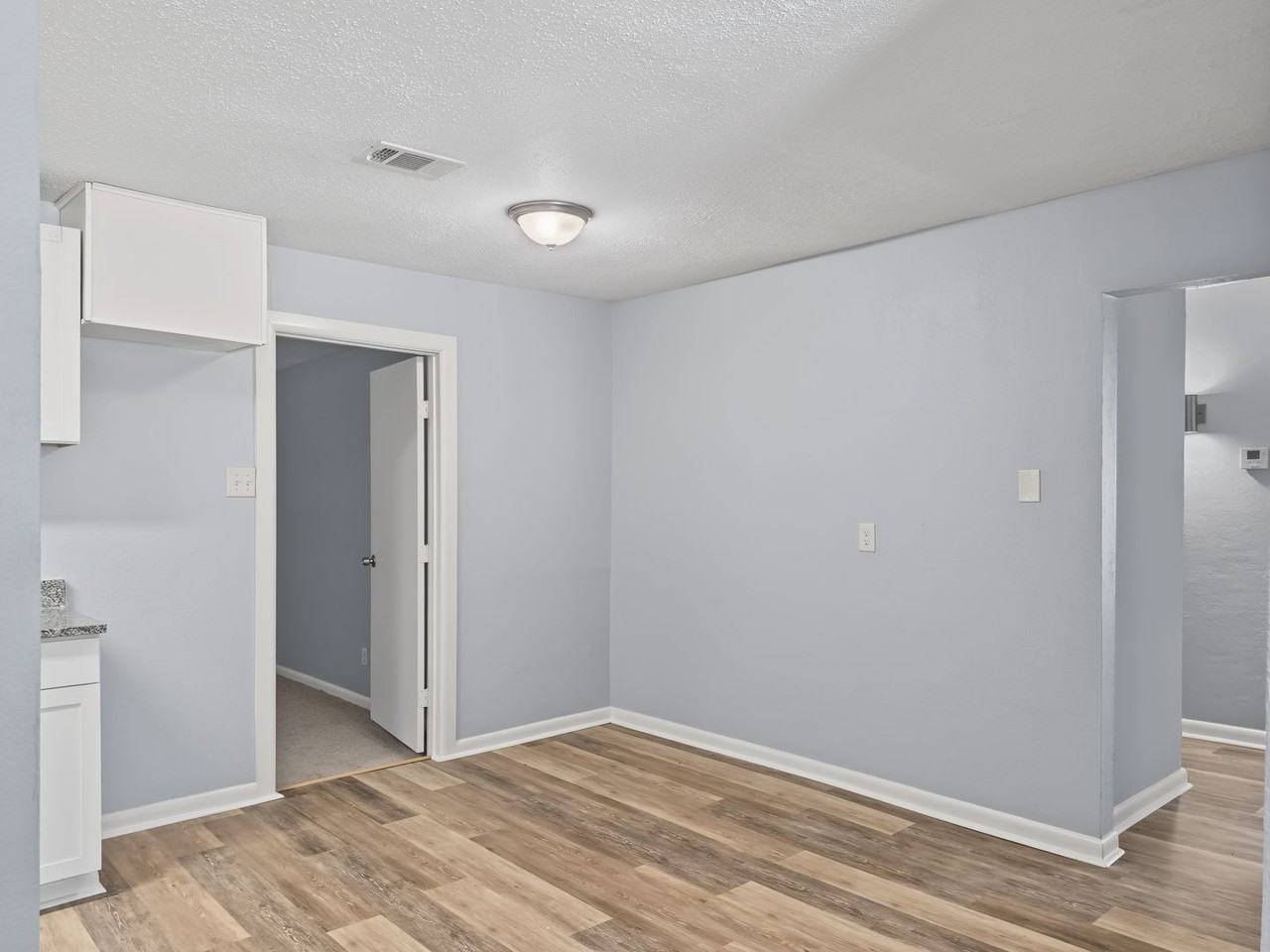 5427 Willow Glen Dr - Photo 5 of 21
