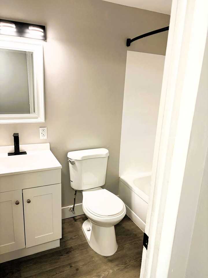 Valley Point Apartments - Photo 7 of 14