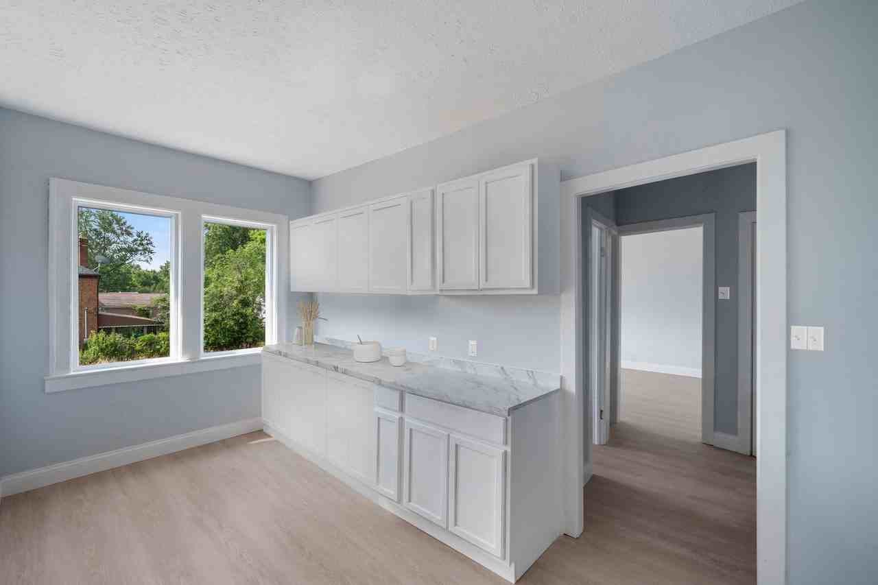 3328 E 149th St - Photo 2 of 7