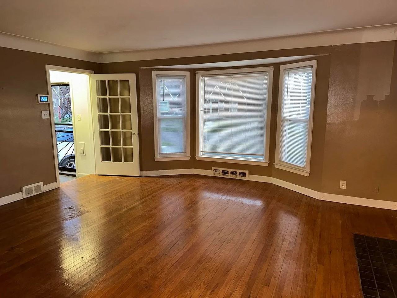 5566 Somerset Ave - Photo 3 of 6