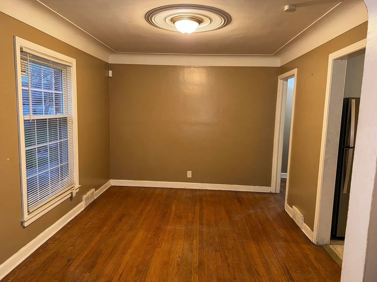 5566 Somerset Ave - Photo 5 of 6