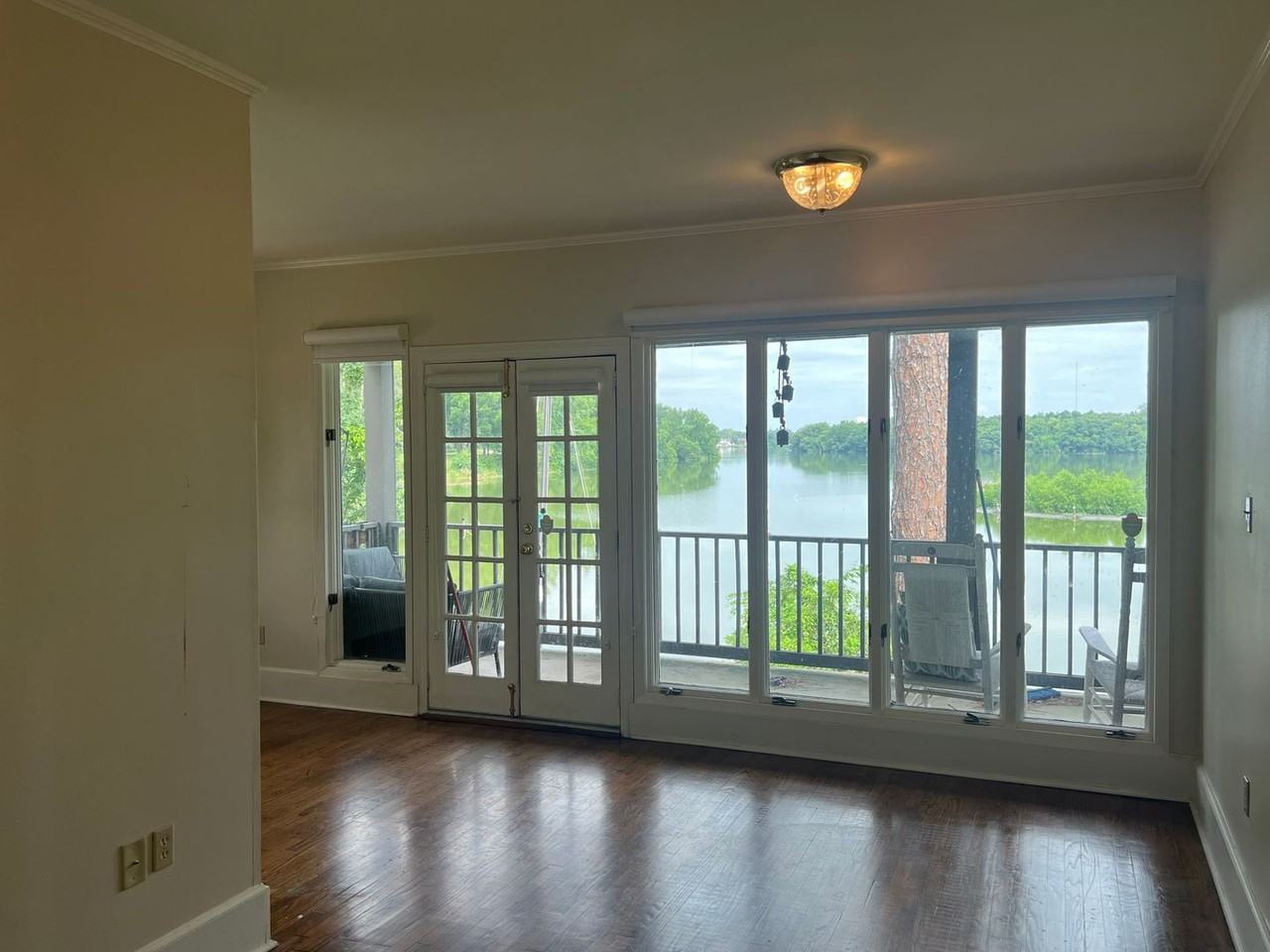 1503 Stanford Ave - Photo 4 of 17