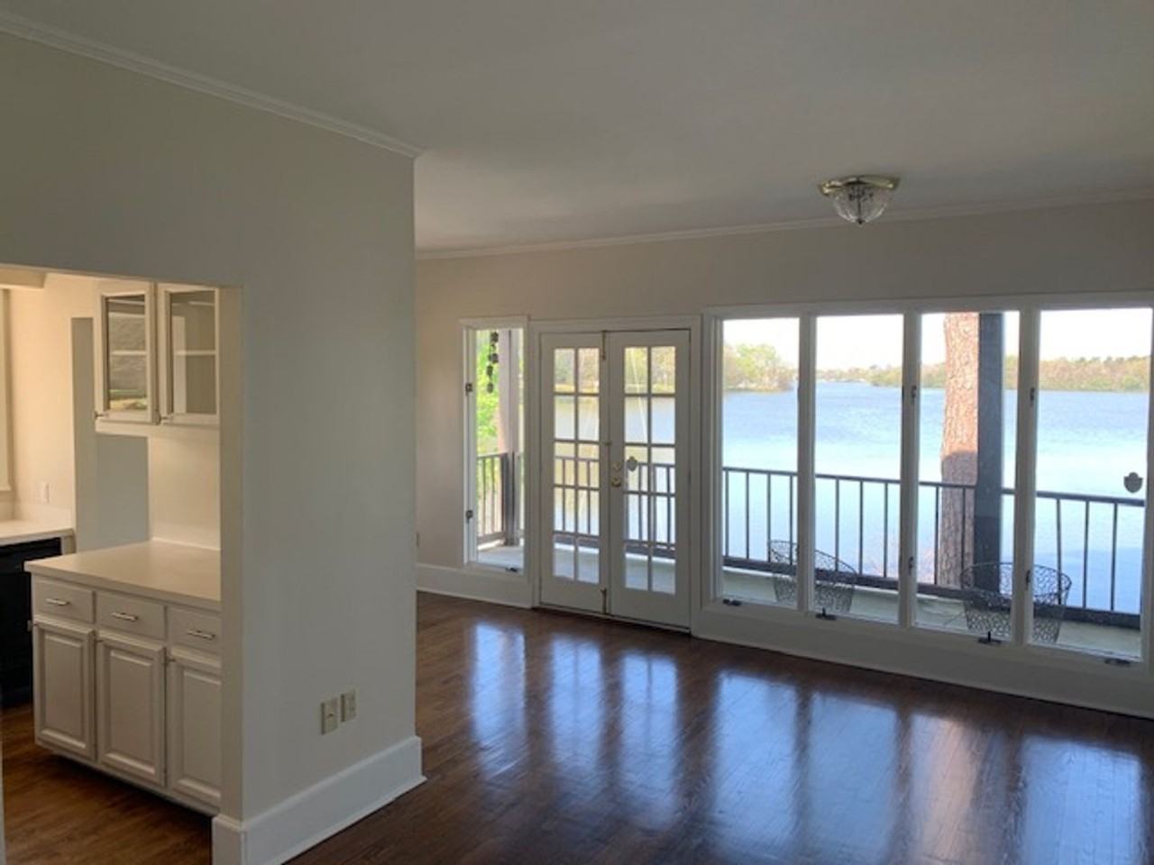 1503 Stanford Ave - Photo 5 of 17