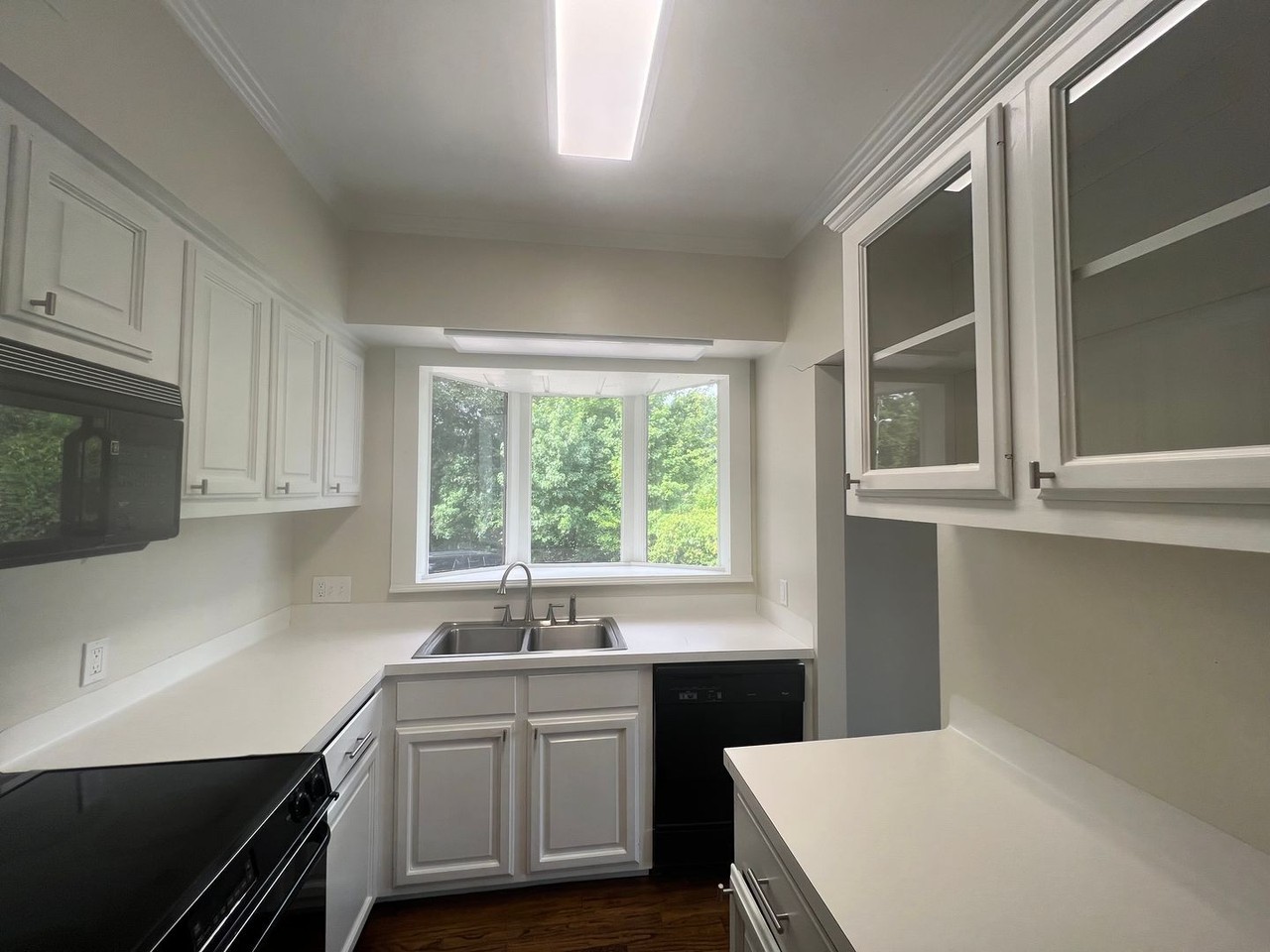 1503 Stanford Ave - Photo 6 of 17