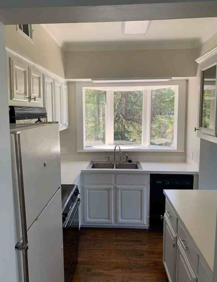 1503 Stanford Ave - Photo 7 of 17