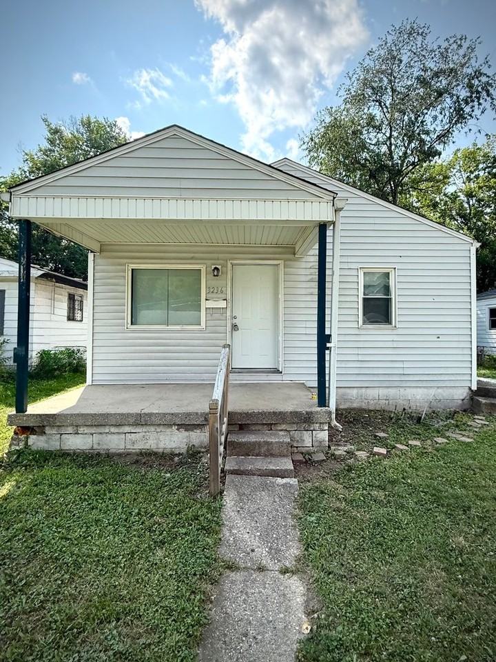 3236 Nicholas Ave - Photo 3 of 15