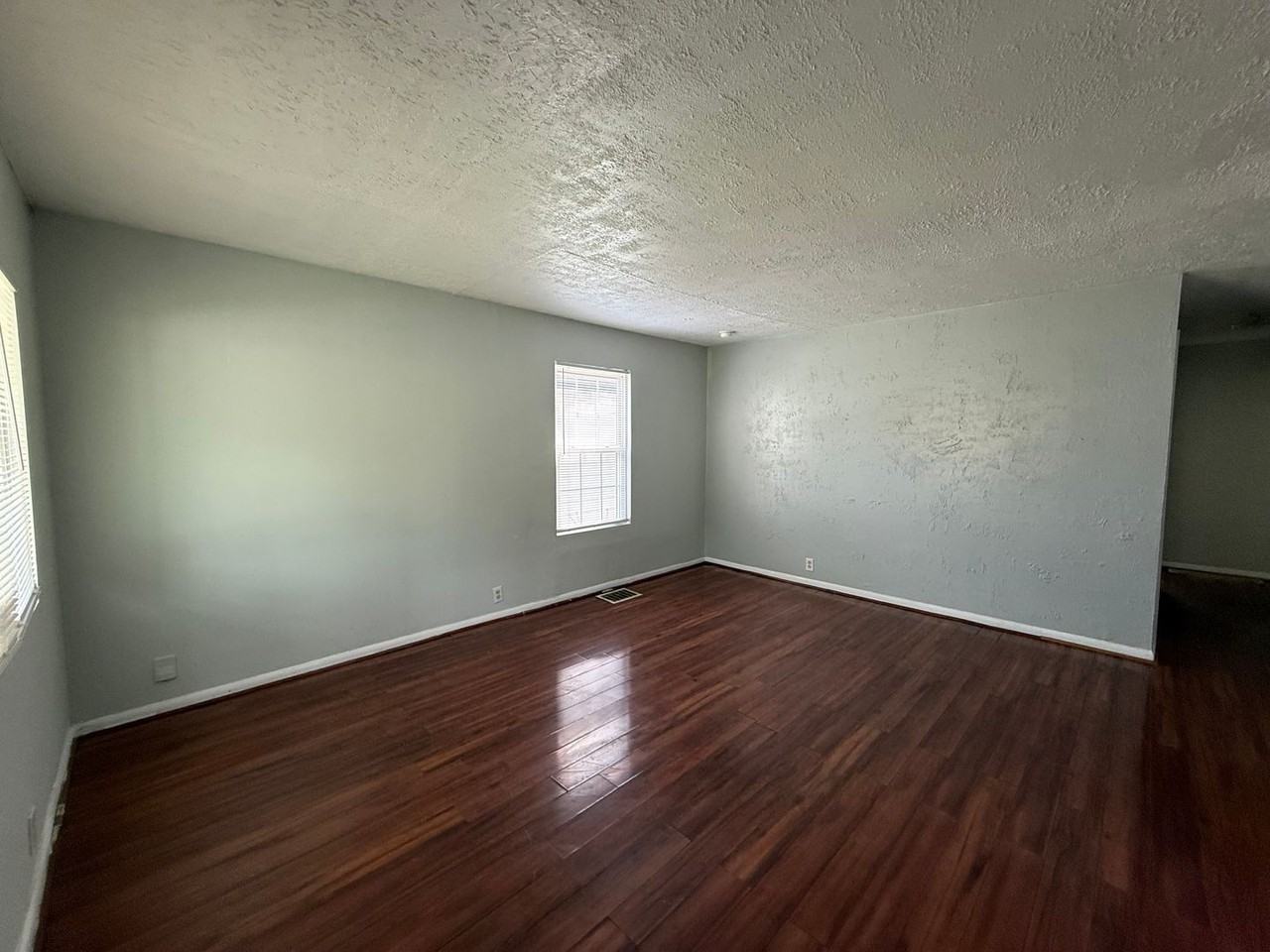 3236 Nicholas Ave - Photo 7 of 15