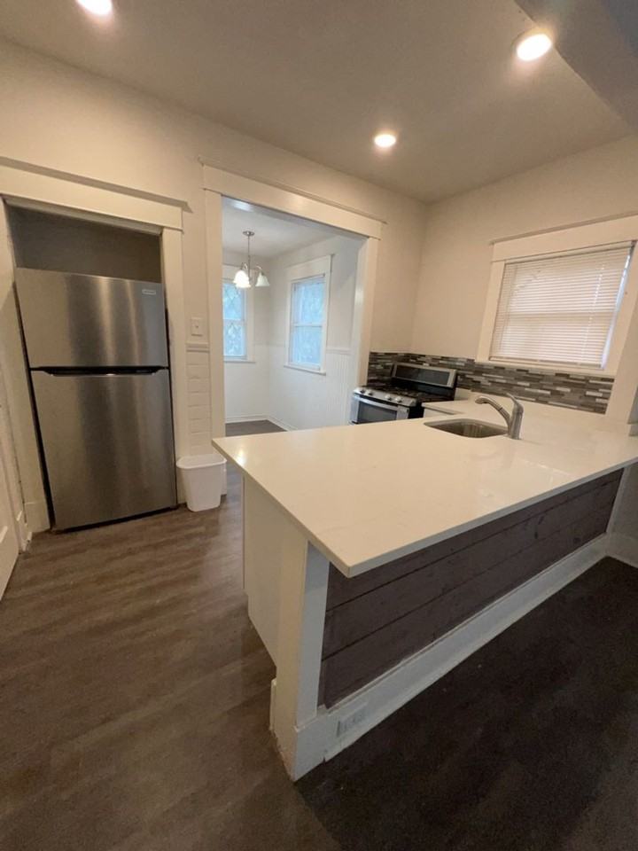 108 Bedford St - Photo 4 of 11