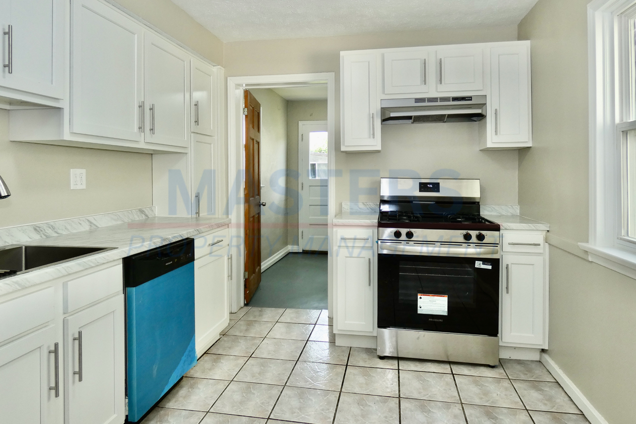 5133 Adella St - Photo 3 of 16