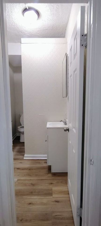 305 Moore Ave - Photo 4 of 21