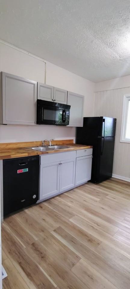 305 Moore Ave - Photo 5 of 21