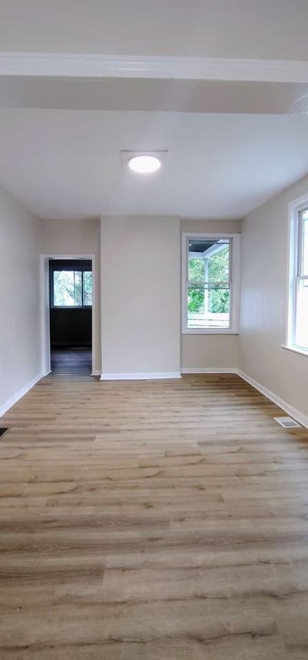 305 Moore Ave - Photo 6 of 21
