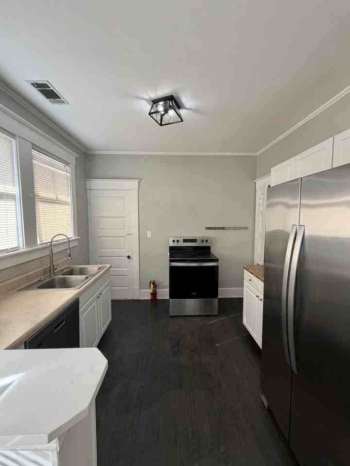 201 E 49th St Uppr - Photo 5 of 28