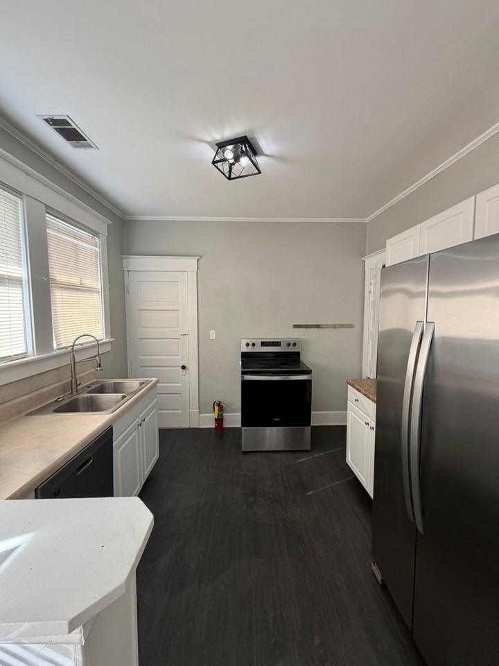 201 E 49th St Uppr - Photo 6 of 28