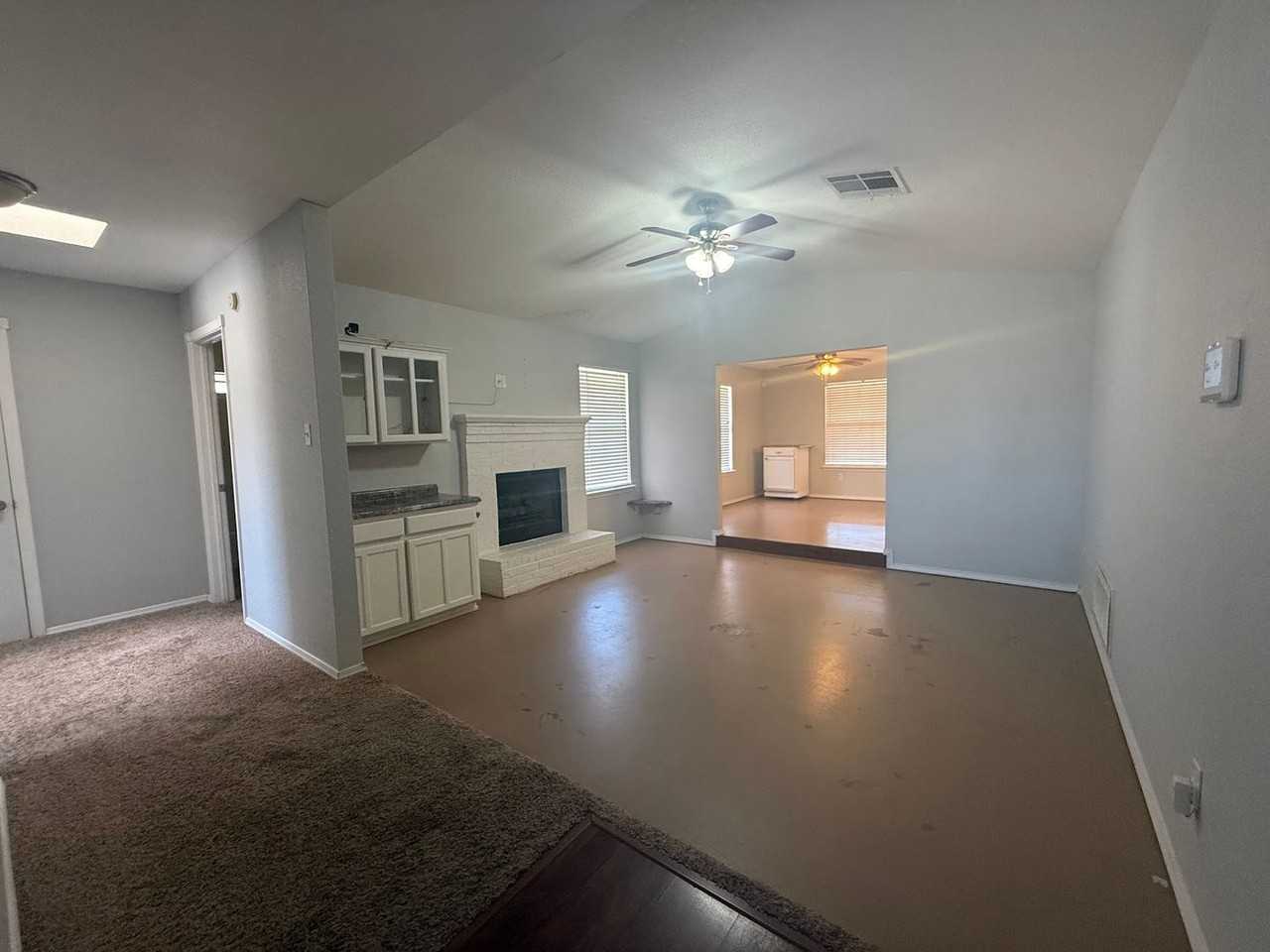 609 Montwood Dr - Photo 2 of 23