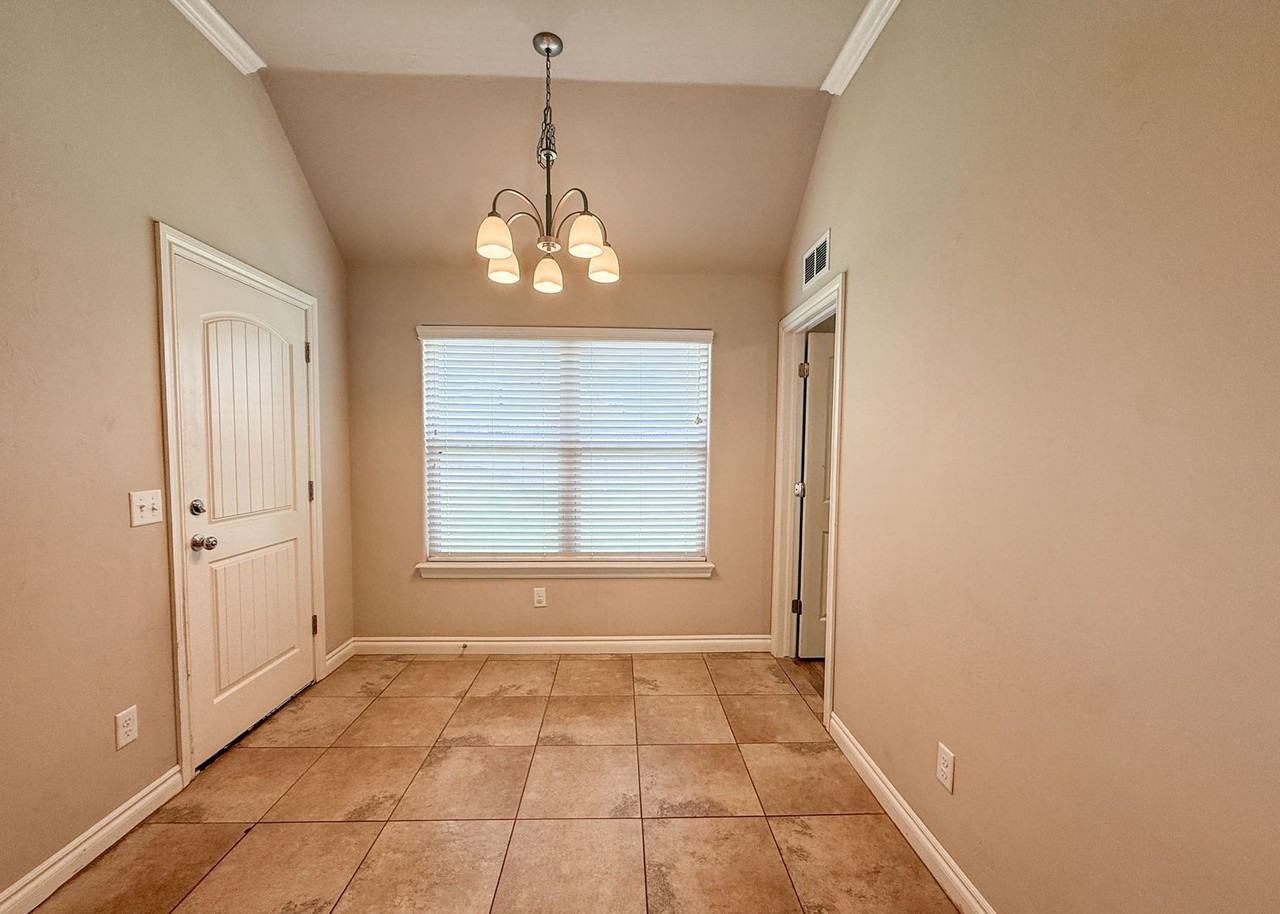 2413 Nw 195th St - Photo 7 of 22