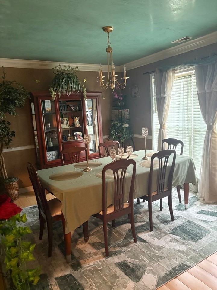1156 Franklin Dr - Photo 2 of 12