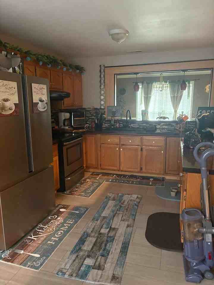1156 Franklin Dr - Photo 3 of 12