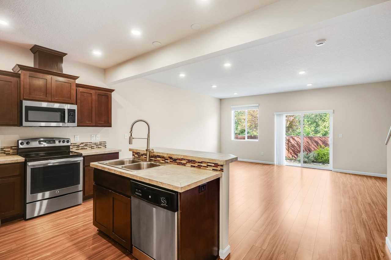 17299 Se Elias Ct - Photo 2 of 12