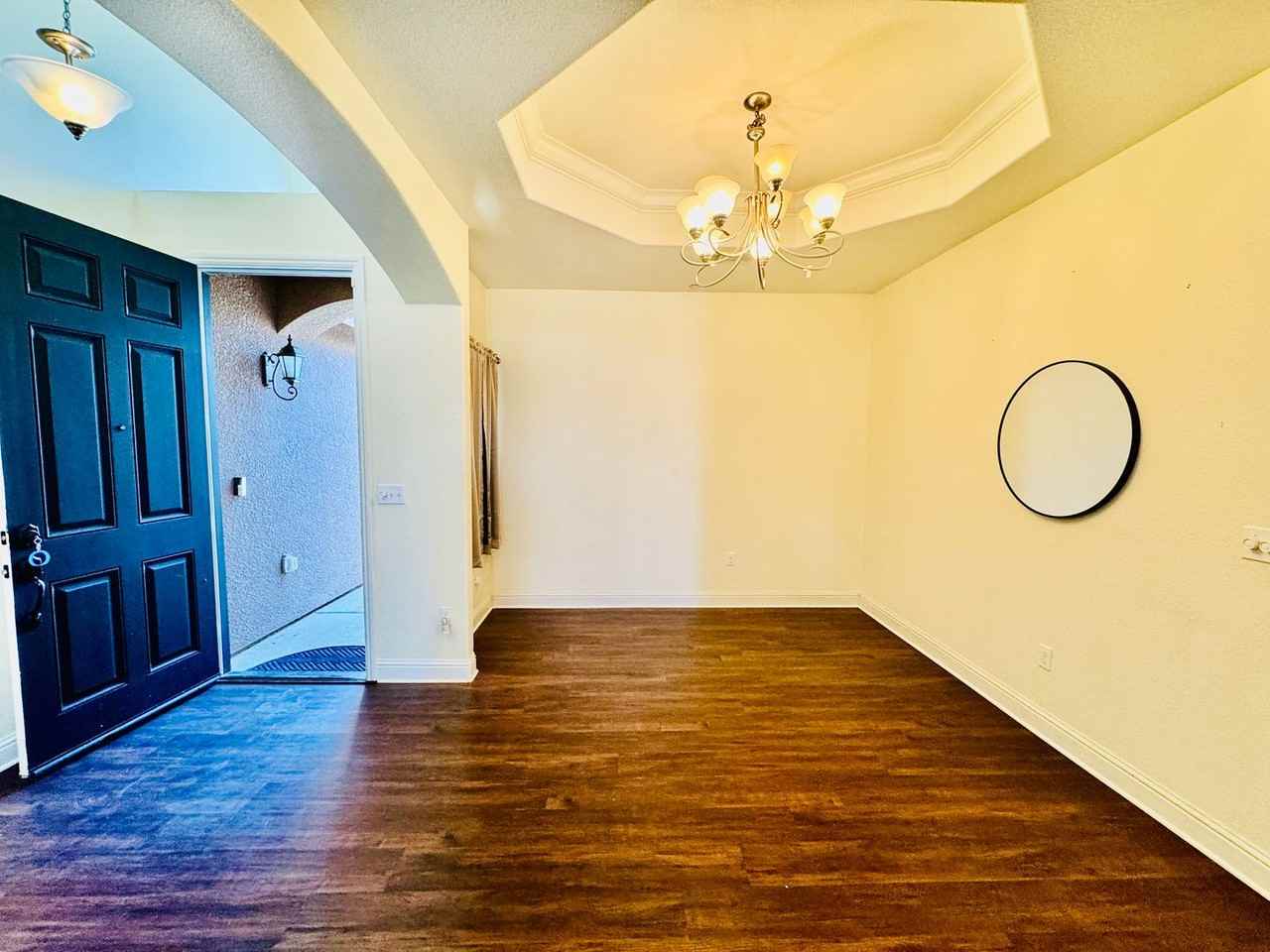 1525 Greenwich Dr - Photo 4 of 17