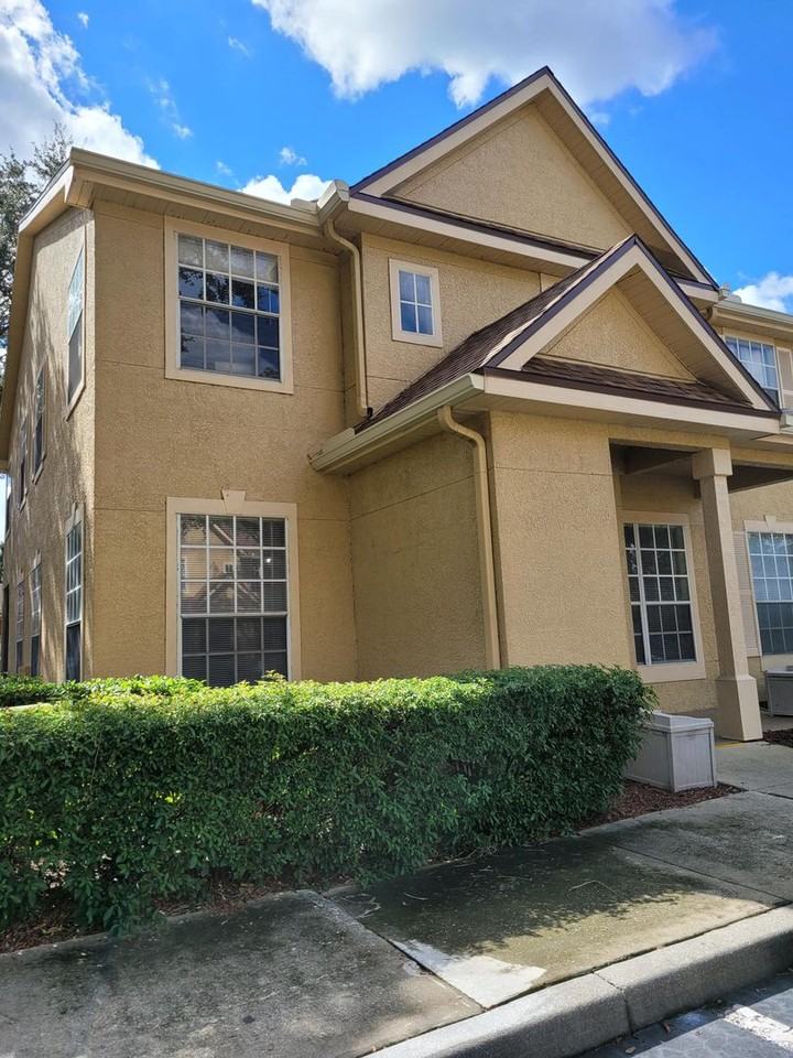 819 Grand Regency Pointe #100