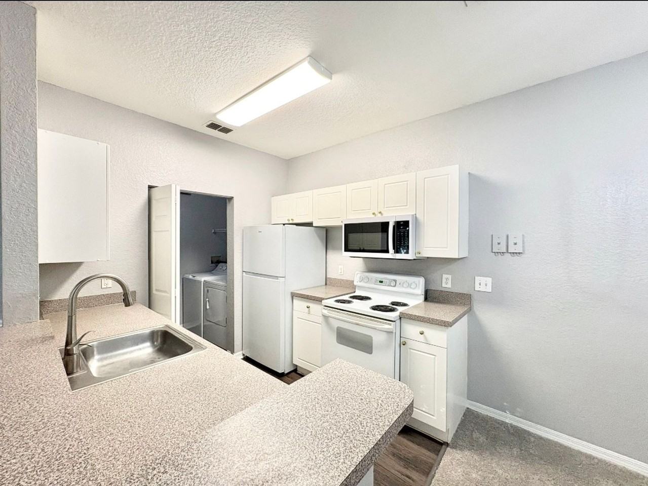 819 Grand Regency Pointe #100 - Photo 7 of 28