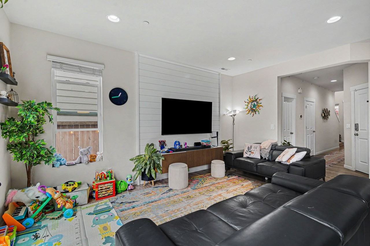 4926 130th Pl Se - Photo 3 of 15