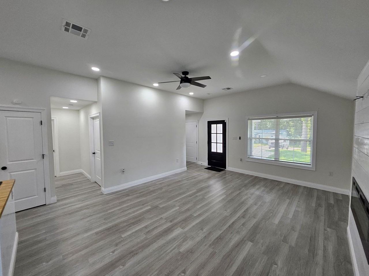 1006 S 9th St - Photo 3 of 29