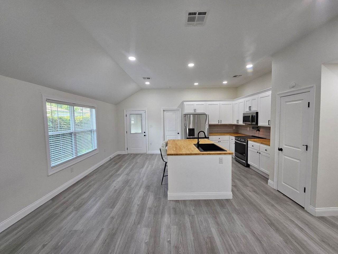 1006 S 9th St - Photo 4 of 29