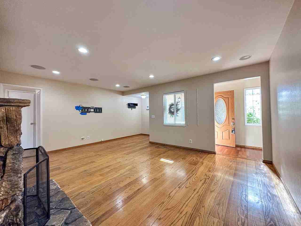 1727 Coralee Dr - Photo 2 of 20
