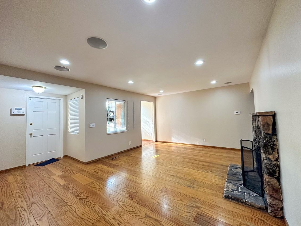 1727 Coralee Dr - Photo 3 of 20