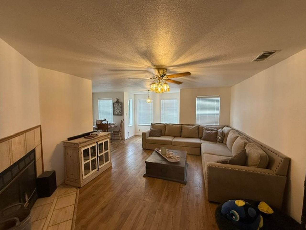 552 Bret Harte Dr - Photo 3 of 16