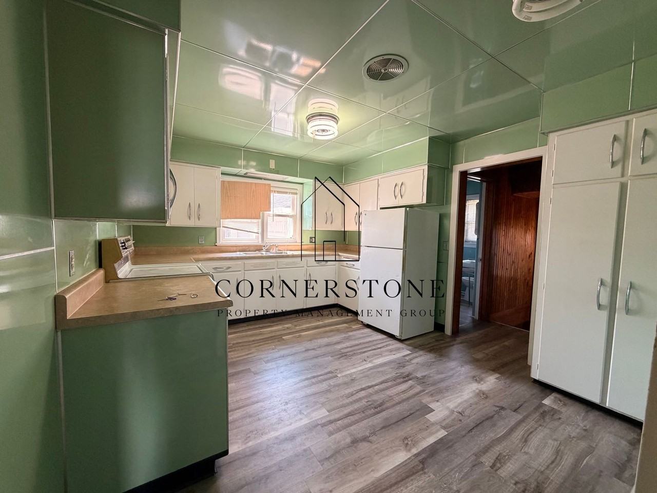 112 E Court St - Photo 5 of 11