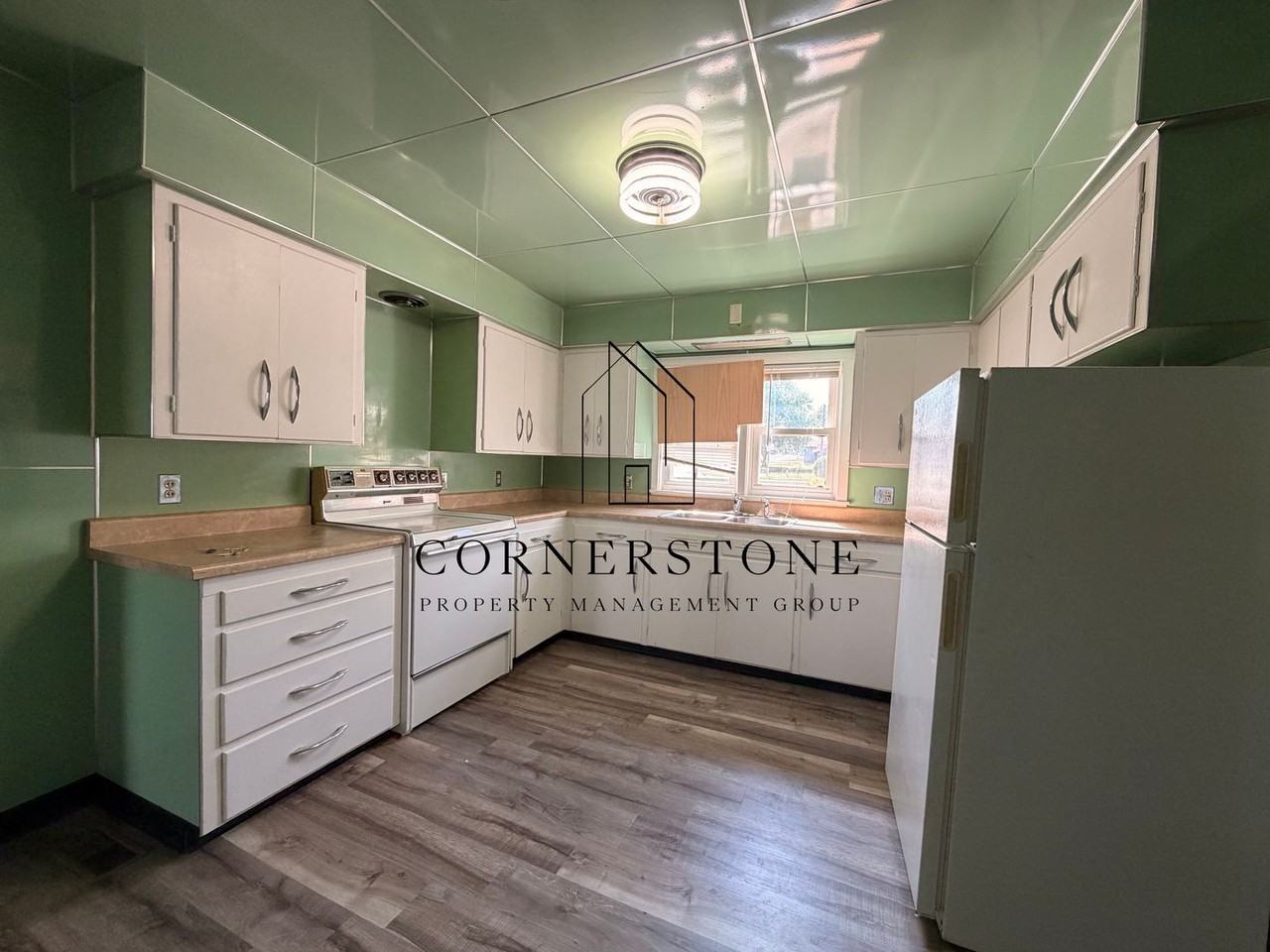 112 E Court St - Photo 6 of 11