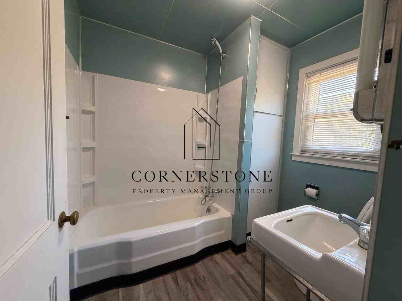 112 E Court St - Photo 7 of 11