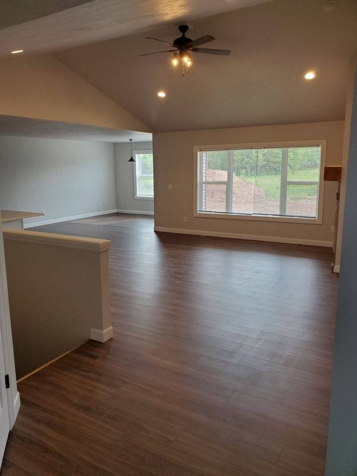 4604 N Cherryvale Ave - Photo 3 of 8