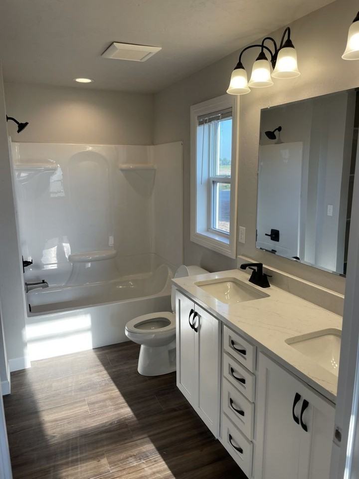 4604 N Cherryvale Ave - Photo 4 of 8