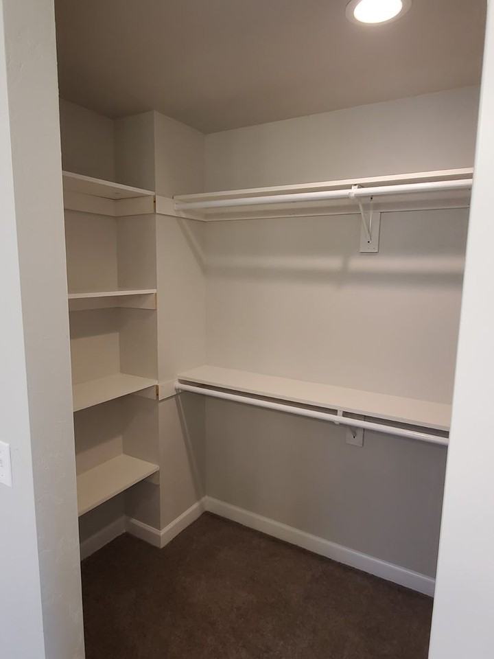 4604 N Cherryvale Ave - Photo 6 of 8