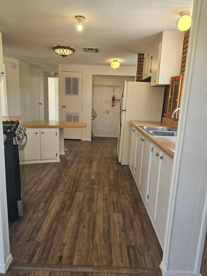 2078 S Kentucky St - Photo 5 of 10