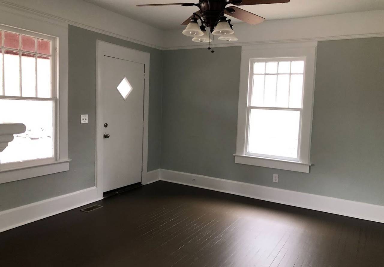 906 Queen St - Photo 2 of 14