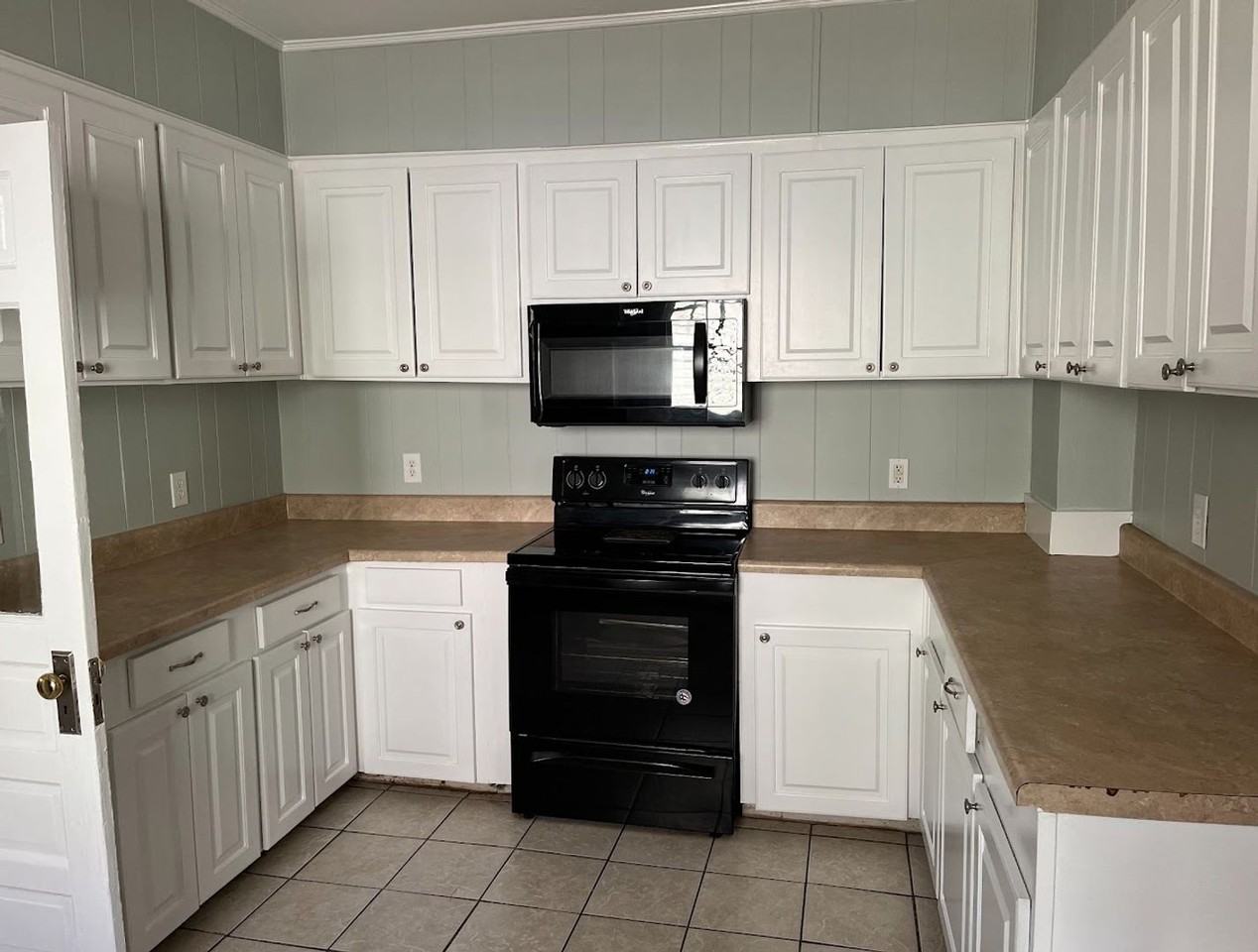 906 Queen St - Photo 5 of 14