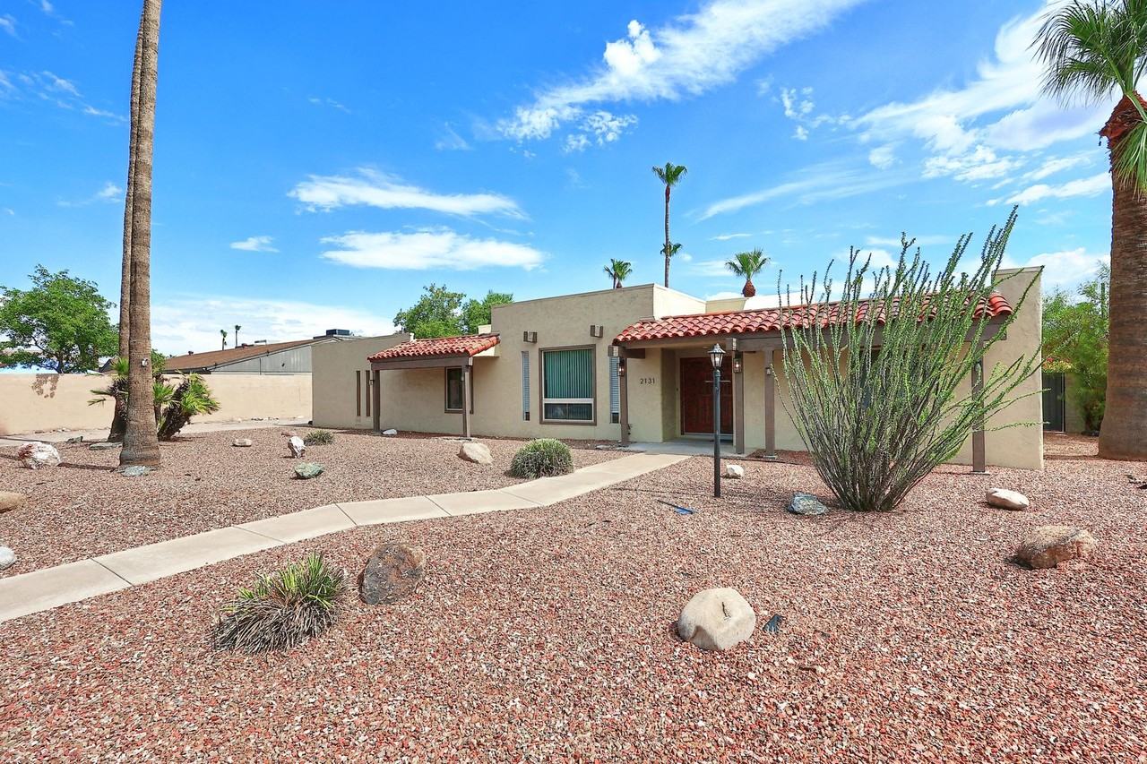 2131 E Geneva Dr