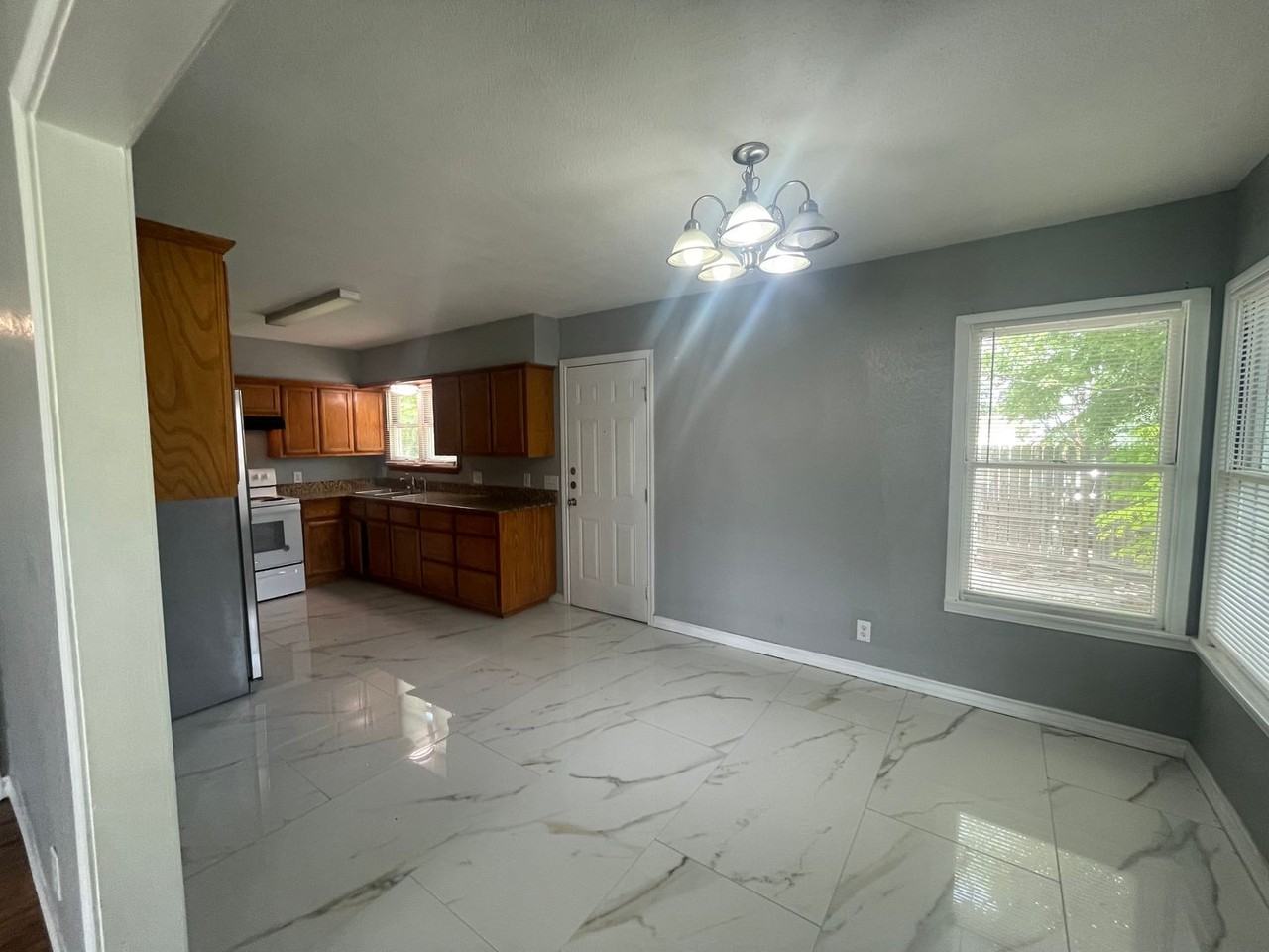 4501 Moravian Dr - Photo 5 of 17
