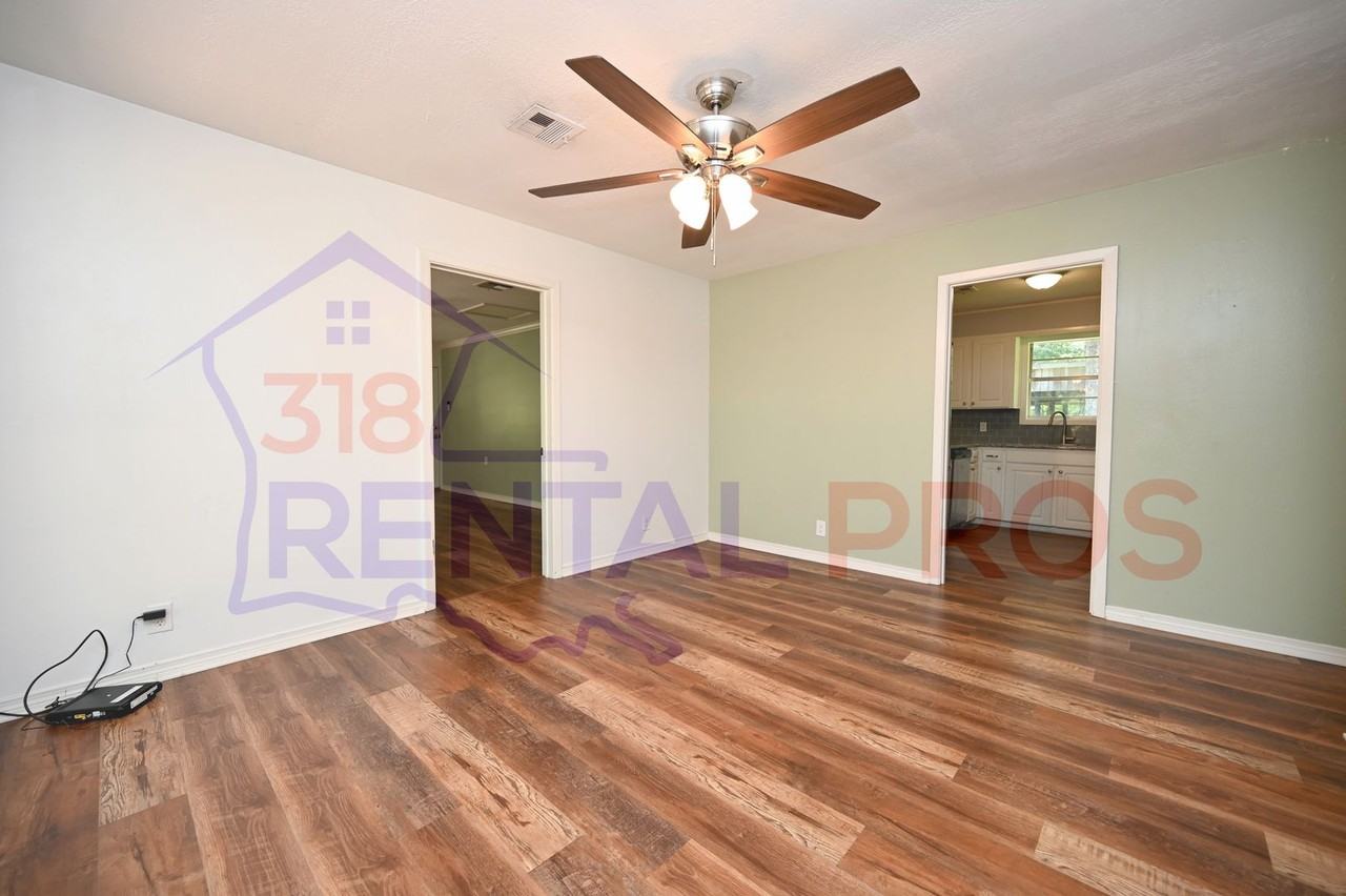 205 Ragan St - Photo 3 of 33