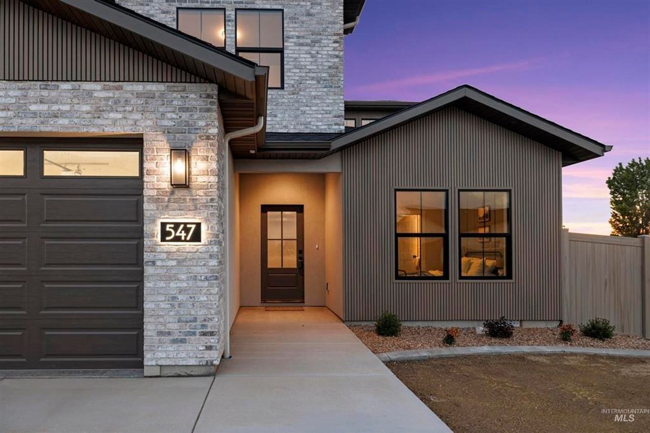 547 Canyon Falls Dr - Photo 3 of 44