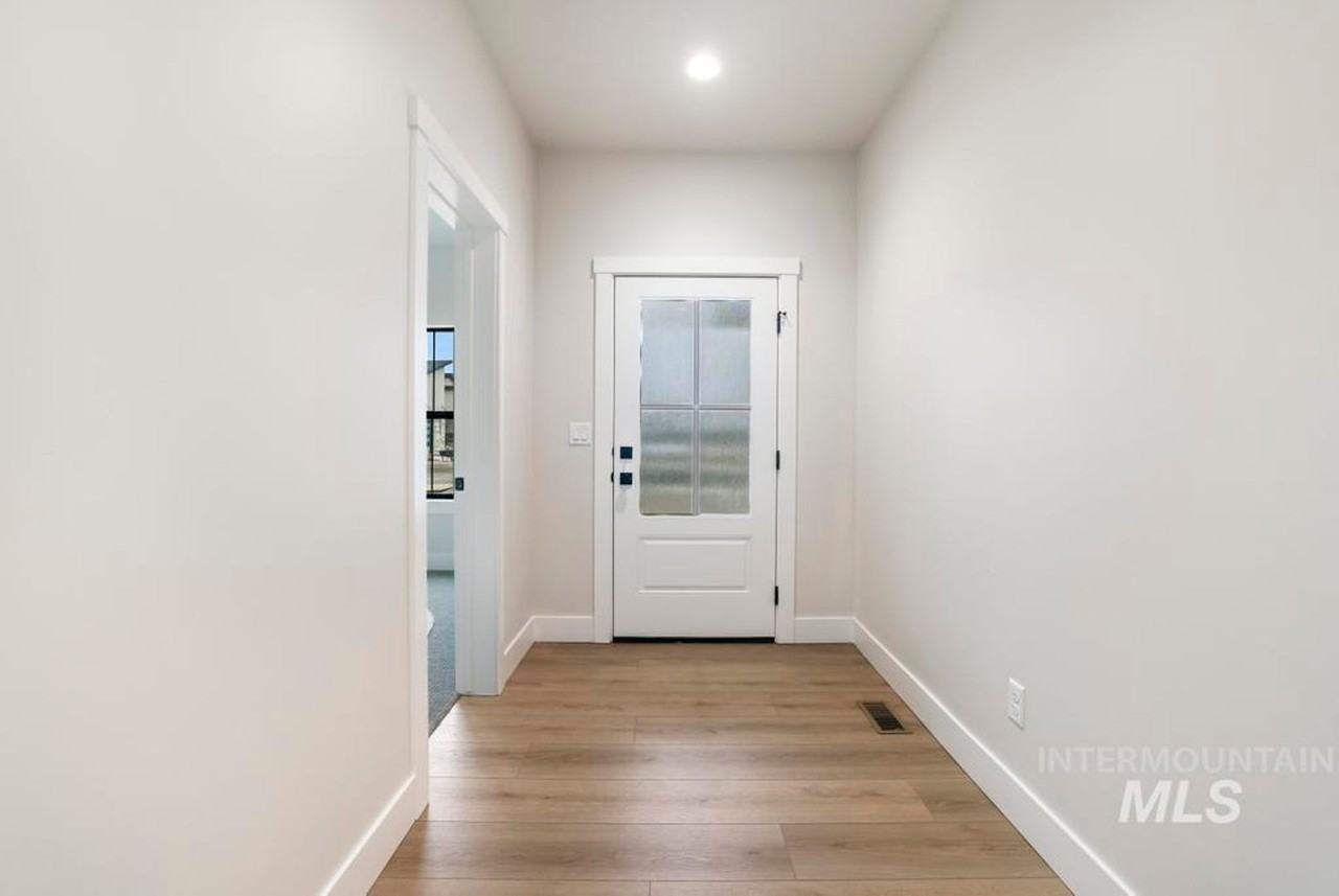 547 Canyon Falls Dr - Photo 4 of 44