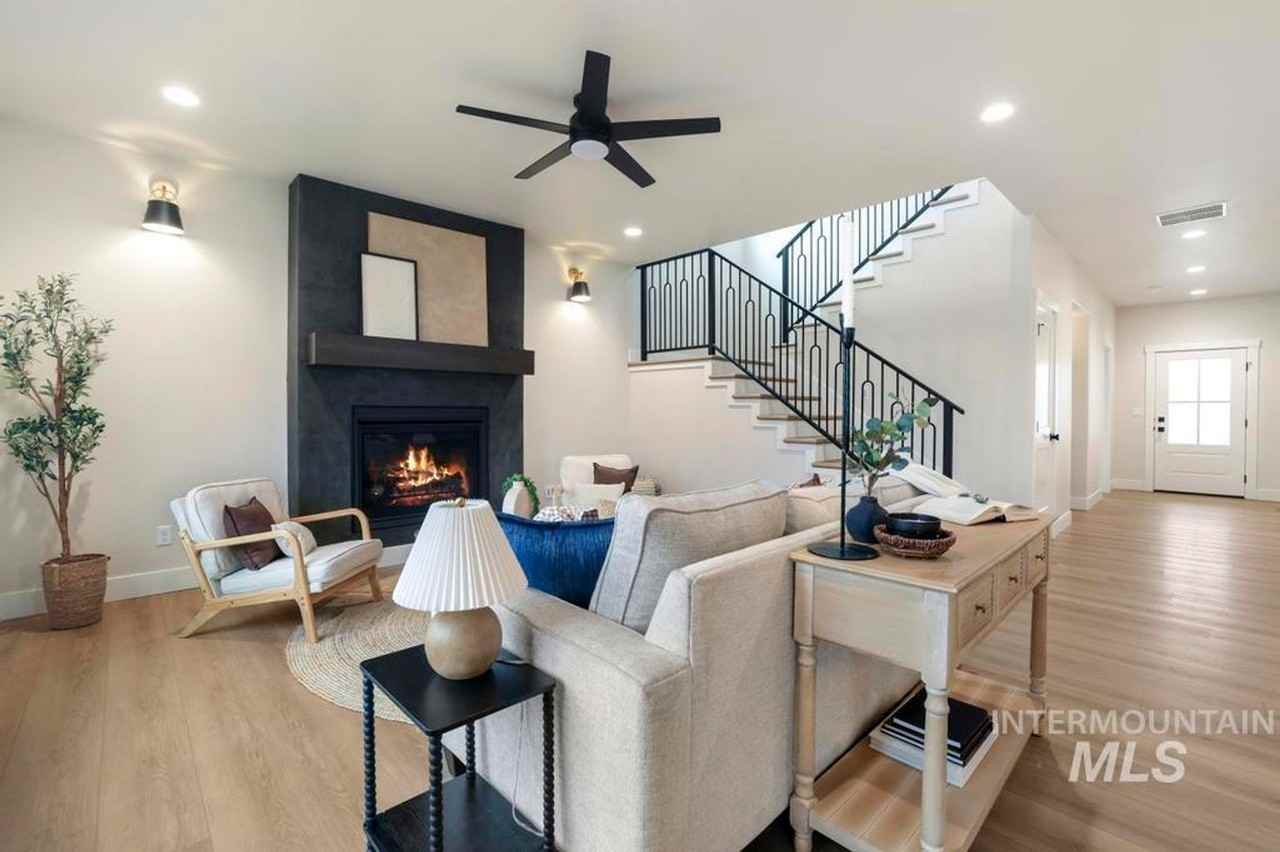 547 Canyon Falls Dr - Photo 5 of 44