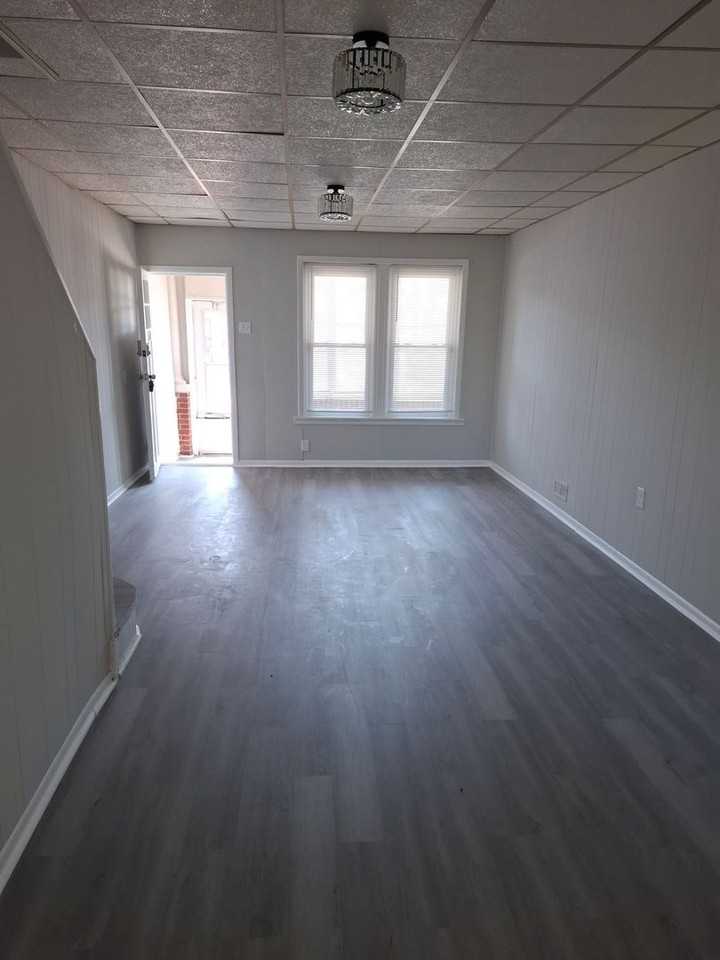 2610 W 7th St - Photo 4 of 15