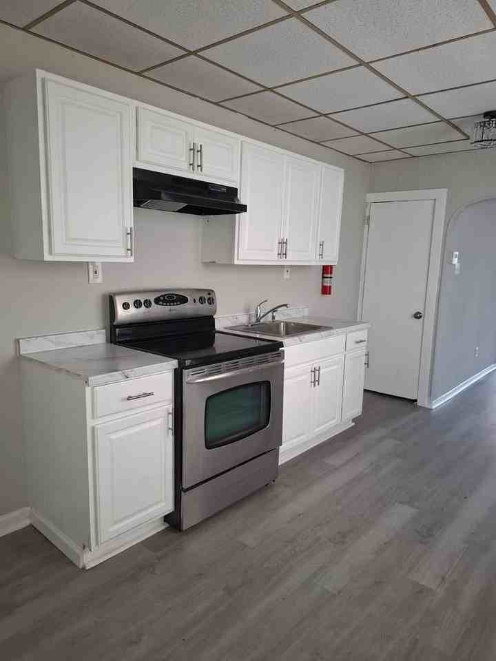 2610 W 7th St - Photo 7 of 15