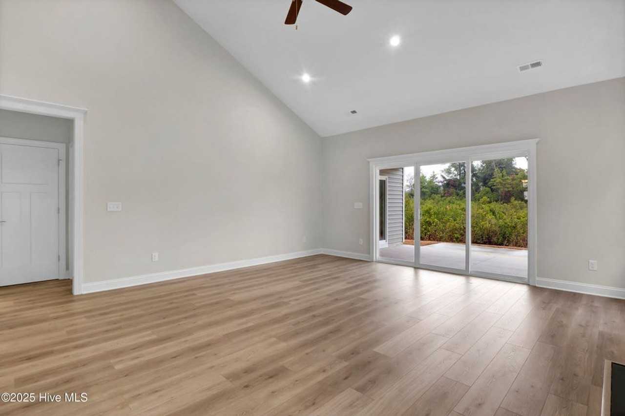 2772 Longleaf Pine Cir - Photo 3 of 35